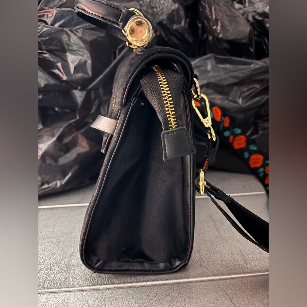 Her universe beauty and the beast rose purse bag Disney belle“accepting 130” - Picture 5 of 5